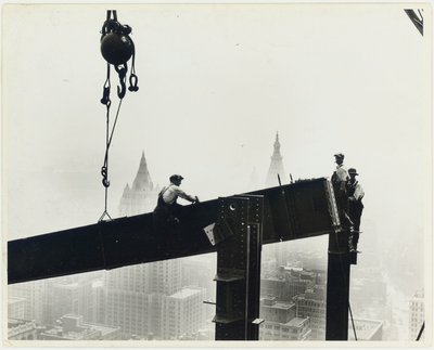 Az Empire State Building épülete, 1931 körül alkotó: Lewis Wickes Hine