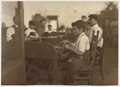 Gyermek tanonc a De Pedro Casellas szivargyárban, Tampa, Florida, 1909 alkotó: Lewis Wickes Hine