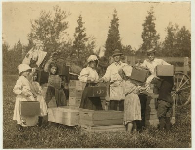 Gyerekek viszik a tőzegáfonyát a bushel man-nak Theodore Budd