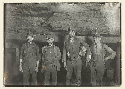 Egy nyugat-virginiai szénbánya mélyén a bányászok hazamennek alkotó: Lewis Wickes Hine