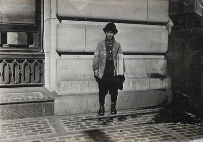 Újságárus fiú alkotó: Lewis Wickes Hine