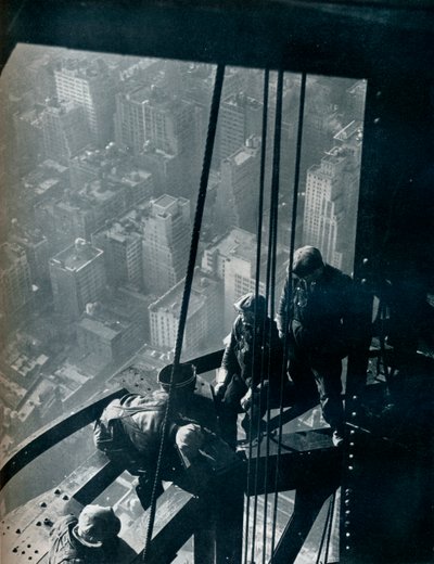 Az árboc utolsó szakasza, az utca néhány negyed mérfölddel alatta, 1931-ben alkotó: Lewis Wickes Hine