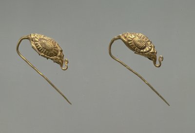 Arany fülbevaló pár, Liao-dinasztia, 10-11.század alkotó: Liao Dynasty Chinese School