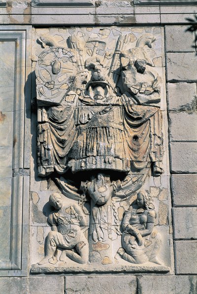 Közeli kép a falon lévő szobrokról, Trophee Des Alpes, La Turbie, Provence-Alpes-Cote D