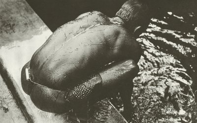A kútnál (f/w fotó) alkotó: Lionel Wendt