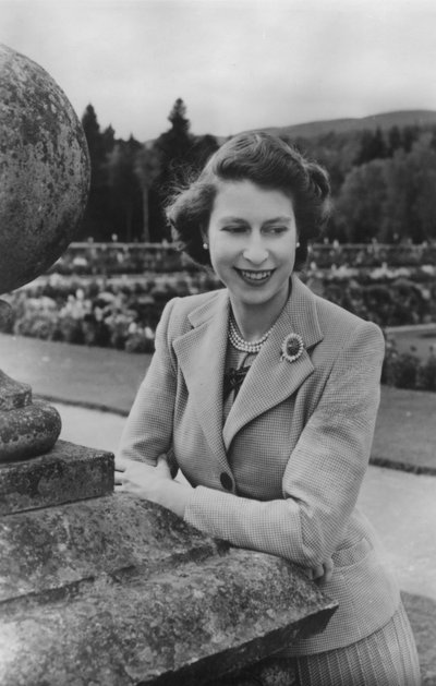 II. Erzsébet királynő Balmoralban, 1952. szeptember 28. alkotó: Lisa Sheridan