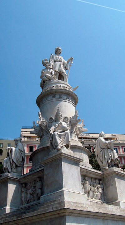 Emlékmű Kolumbusz Kristóf (Cristoforo Colombo) navigátor előtt tisztelegve. Lorenzo Bartolini (1777-1850) márványszobra. Piazza Acquaverde Genes (Genova) Olaszország alkotó: Lorenzo Bartolini