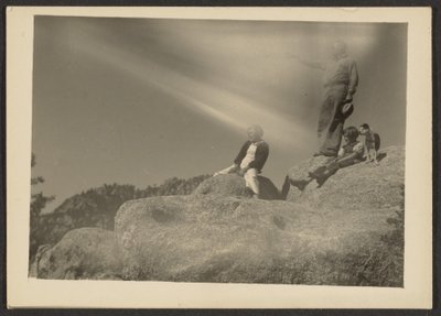 [Figures on Rocks] alkotó: Louis Fleckenstein