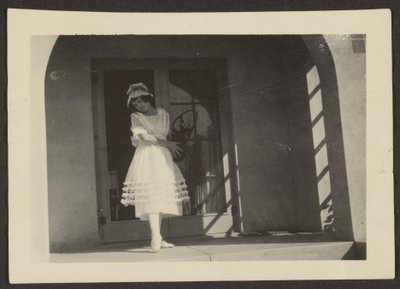 [Florence Dancing on Porch] alkotó: Louis Fleckenstein
