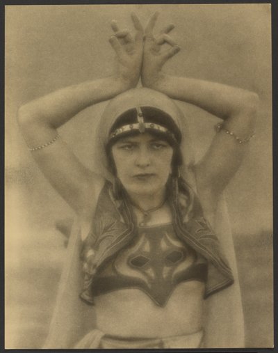 Nautch Girl alkotó: Louis Fleckenstein