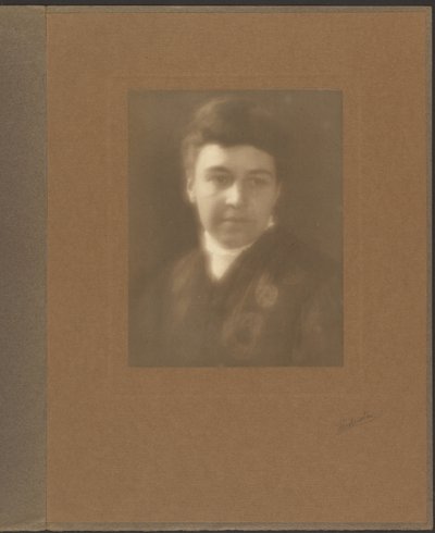 [Egy talárban lévő férfi portréja] alkotó: Louis Fleckenstein