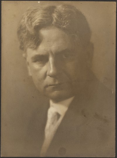 Mélyen ülő szemű férfi portréja alkotó: Louis Fleckenstein