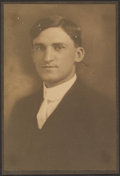 [Férfi portréja óralánccal (nem látható)] alkotó: Louis Fleckenstein