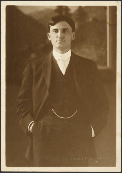 [Férfi portréja óralánccal] alkotó: Louis Fleckenstein
