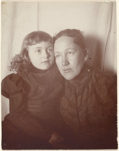 [Egy nő és egy kislány portréja] alkotó: Louis Fleckenstein