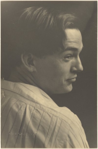 [Csíkos inges fiatal férfi portréja] alkotó: Louis Fleckenstein