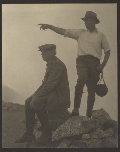 [Két balra néző férfi, Old Baldy Peak] alkotó: Louis Fleckenstein