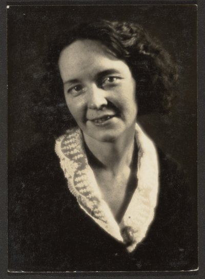 Hímzett gallérú nő alkotó: Louis Fleckenstein