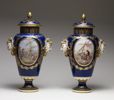 Vázapár (lágypaszta porcelán festéssel és aranyozással) alkotó: Louis Simon Boizot