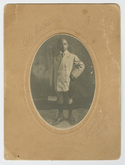 Fénykép Lucius Harperről, ifjabbról iskolába ment, kb. 1910. alkotó: Lucius Harper