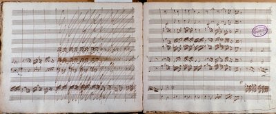 Dupla oldal, Luigi Boccherini cselló-zenekari Esz-versenyének partitúrájának szerzője aláírásával alkotó: Luigi Boccherini