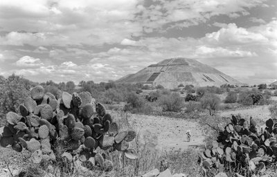 Maya monumentális piramis, Yucatán-félsziget. 1936 alkotó: Luis Marden