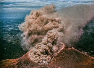 Momotombo vulkán Nicaraguában alkotó: Luis Marden