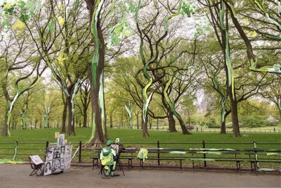 Central Park, 2019 (akril festék archív pigmentnyomaton) alkotó: Madeleine Gross