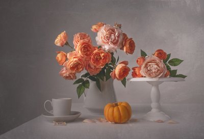 Őszi rózsás csendélet alkotó: Margareth Perfoncio