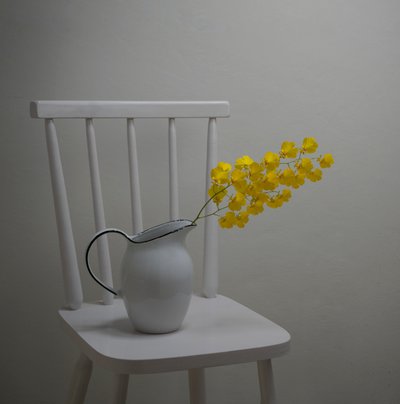 Bright Blooms fehér szék alkotó: Margareth Perfoncio