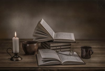 Gyertyafényes könyvek alkotó: Margareth Perfoncio