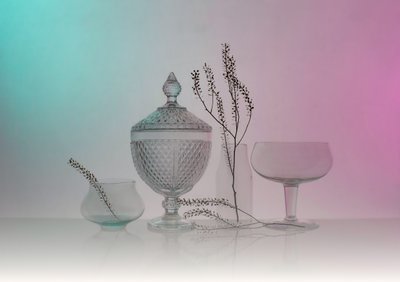 Elegáns üvegáru csendélet alkotó: Margareth Perfoncio