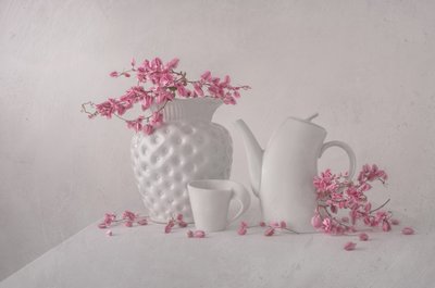 Halványrózsaszín csendélet alkotó: Margareth Perfoncio