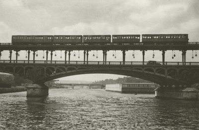 Párizs: Pont de Passy (f/w fotó) alkotó: Mario Bucovich