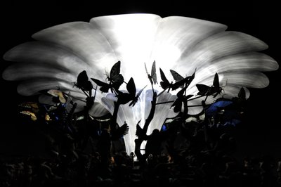 The Garden of Unearthly Delights, 2009 (acél, alumínium, gipsz, gyanta, LED fények, motor) alkotó: Mat Collishaw