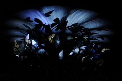The Garden of Unearthly Delights, 2009 (acél, alumínium, gipsz, gyanta, LED fények, motor) alkotó: Mat Collishaw