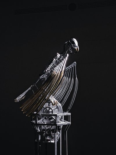 The Nerve Rack, 2019 (Acetál, akril, alumínium, sárgaréz, elektromos áramkörök, festék, PVC, gyanta, szervomotorok, acél) alkotó: Mat Collishaw