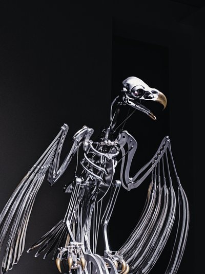 The Nerve Rack, 2019 (Acetál, akril, alumínium, sárgaréz, elektromos áramkörök, festék, PVC, gyanta, szervomotorok, acél) alkotó: Mat Collishaw