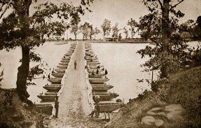Pontonhíd a mély alján a Jamesen, 1861-65 alkotó: Mathew B. Brady