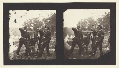 Cím nélkül [amerikai katonák fegyverrel pózolók], 1850-1900. alkotó: Mathew Brady