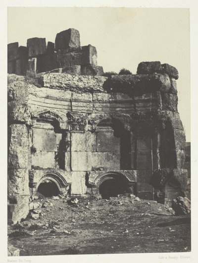 Baalbeck (Heliopolis), a Nap és a Jupiter templomok félköríves része; Szíria alkotó: Maxime Du Camp