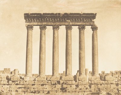 A Nap templomának oszlopcsarnoka, Baâlbek Héliopolisban, 1850. szeptember 15. alkotó: Maxime Du Camp