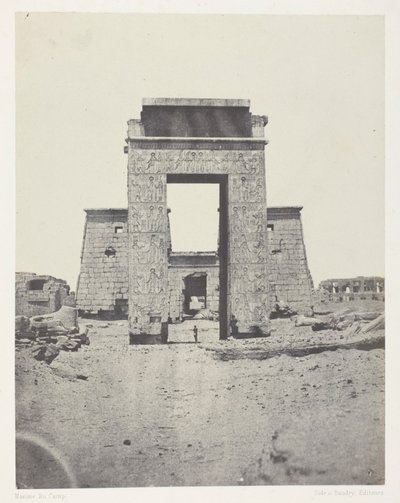 Karnak, a Khonok templomának propilonja; Théba alkotó: Maxime Du Camp