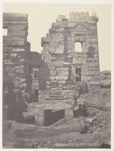 Medinet-Habou, a Gynécée de Ramsès-Méiamoun északi homlokzata; Théba alkotó: Maxime Du Camp