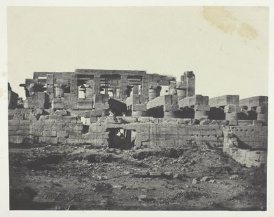 Karnak-palota, a Hypostyle Hall déli bejárata; Théba alkotó: Maxime Du Camp