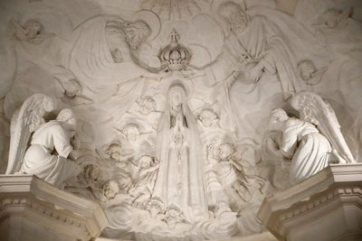 Fatimai szentély. A régi fatimai bazilika belseje. A Szűzanya megkoronázása. Portugália. alkotó: Maximiano Alves
