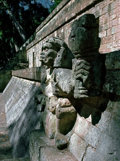 Kőszobrok – 11-es templom alkotó: Mayan
