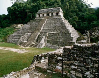 A feliratok temploma alkotó: Mayan