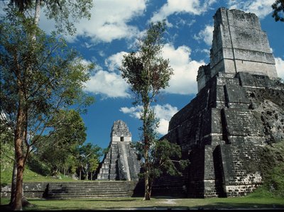Tikal templom II vagy a maszkok temploma, 7-8. század alkotó: Mayan