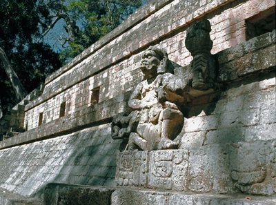 Kilátás az Akropolisz falára Copan uralkodóinak szobraival, klasszikus korszak 7-8. alkotó: Mayan